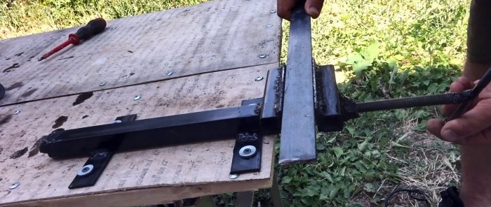 Wie man aus Altmetall einen einfachen Schraubstock herstellt