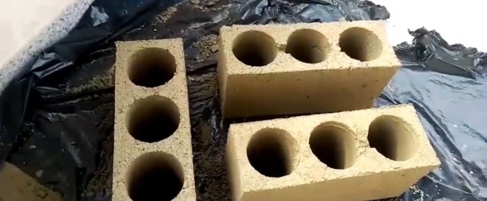 Como fazer um molde simples para moldar blocos de cimento a partir de tábuas e tubos de PVC
