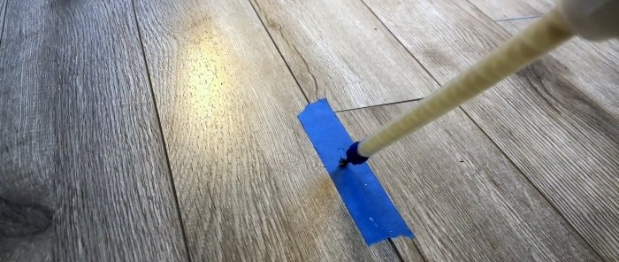 Hvordan avrette gulvet under laminat uten å demontere