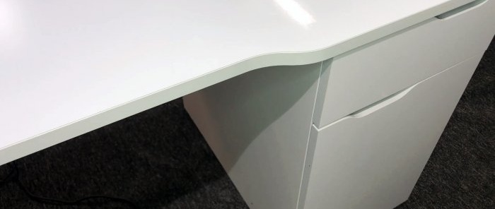 Hogyan lehet ideálisan fóliát felvinni a bútorok íveire