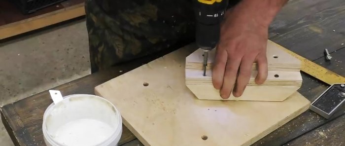 Como fazer um dispositivo para cortar uma ranhura de canto para unir penoplex