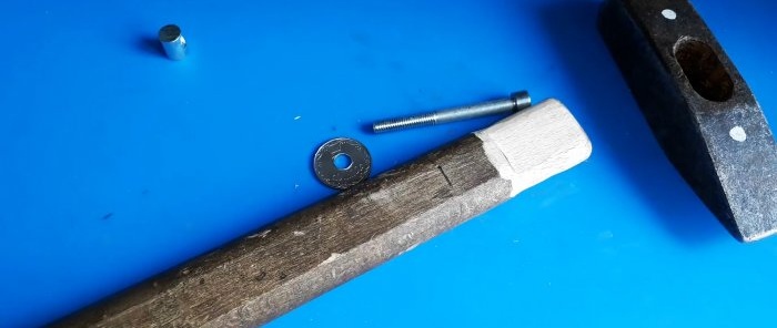 Hvordan kile en hammer pålitelig og permanent med en skruekile