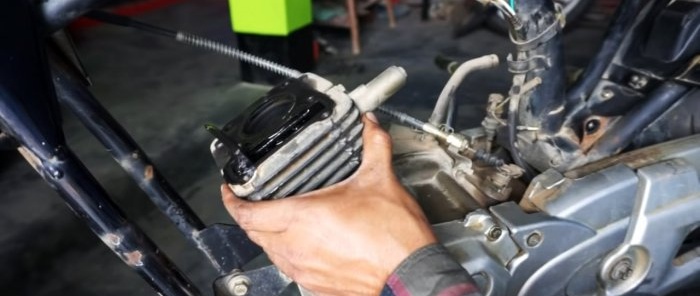 Како претворити лаки мотоцикл у електрични бицикл који покреће ручни кружни погон