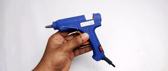 Πώς να μετατρέψετε ένα κανονικό πιστόλι κόλλας σε ένα με μπαταρία