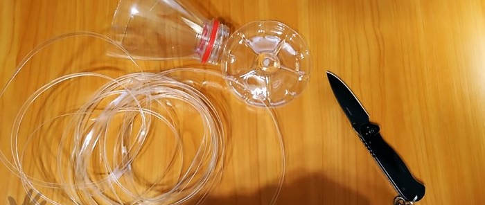 Şişe kesici olmadan bir PET şişeyi şerit üzerine nasıl çözersiniz?