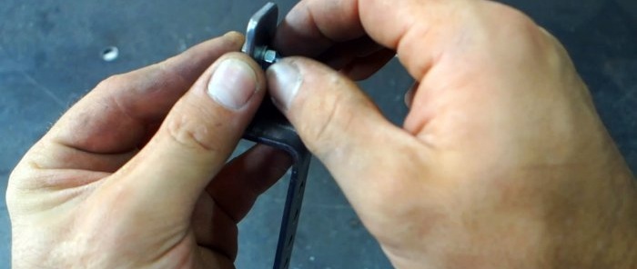 איך להכין מכשיר פשוט לחיתוך עיגולים עם לפיד פלזמה
