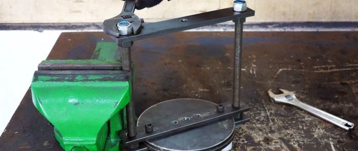 Jak vyrobit lis na rychlé vyvalování těsta bez svařování
