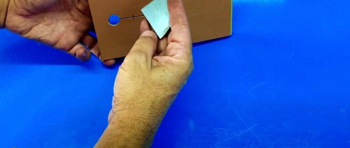 Cómo hacer una plantilla para realizar cortes absolutamente rectos con una sierra de calar