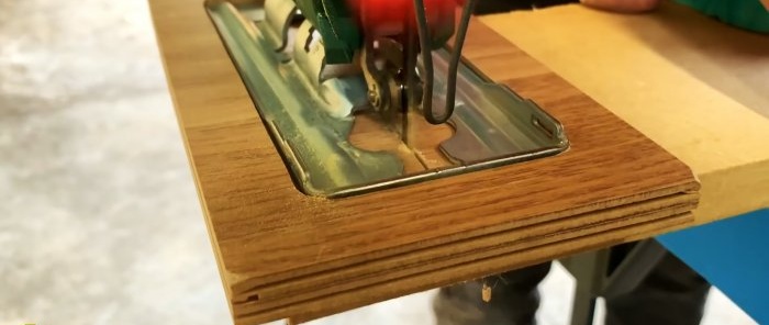 Comment fabriquer un gabarit pour une coupe absolument droite avec une scie sauteuse