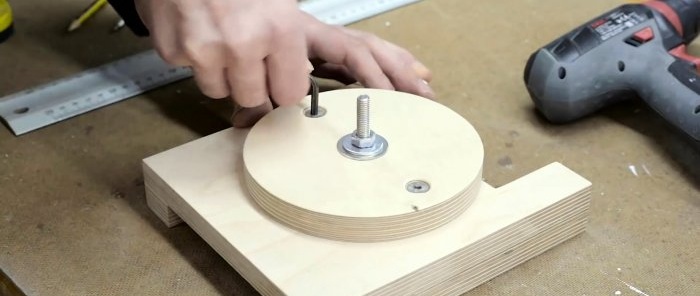 Een eenvoudig apparaat voor het nauwkeurig slijpen van ronde schijven en messen