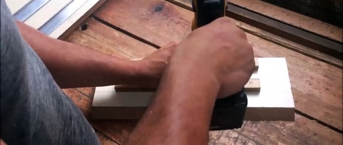 Birleştiricideki bıçakları keskinleştirmek için bir cihaz nasıl yapılır