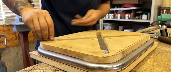 Cum să faci rigidizări pe o foaie de metal fără presă