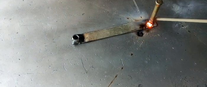 Hvordan man laver en manuel maskine til vævning af et kædeledsnet