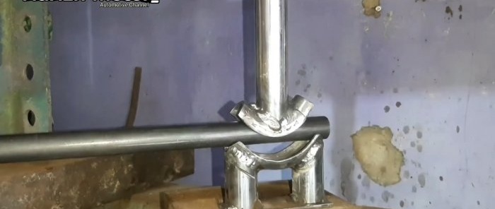 Како направити савијач цеви за савијање под правим углом без заглављивања