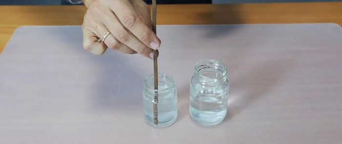 Ένας χημικός τρόπος για να καθαρίσετε γρήγορα τον χαλκό χρησιμοποιώντας αυτό που έχετε στην κουζίνα