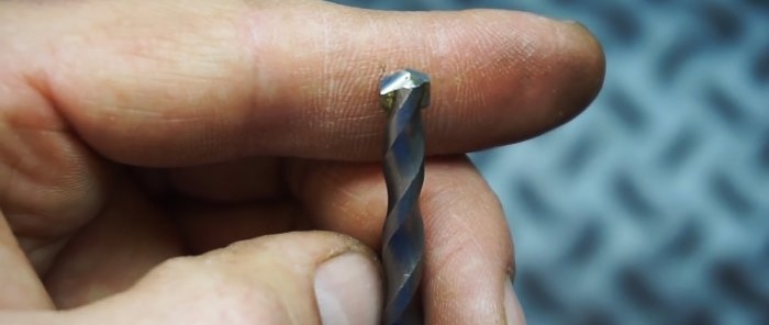Come forare un acciaio per cuscinetti o utensili con una punta economica