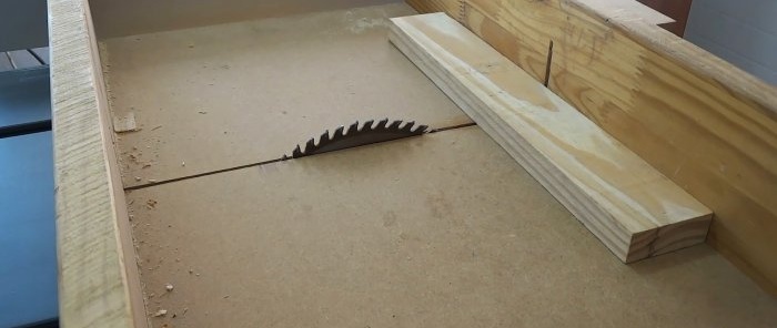 Hogyan készítsünk egyszerű fából készült TV fali tartót