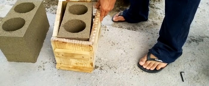 Cómo hacer un molde plegable de madera para hacer bloques.