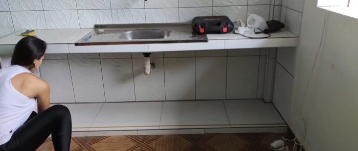 Hur man gör ett skåp under ett handfat eller badkar från PVC-paneler på 1 timme