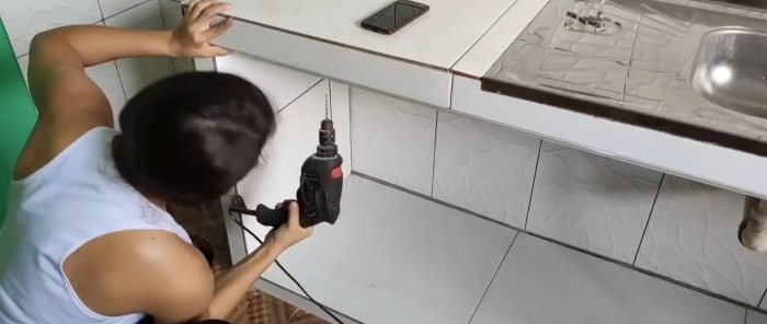 Come realizzare un mobile sotto il lavandino o una vasca da bagno con pannelli in PVC in 1 ora