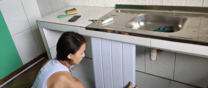 So bauen Sie in 1 Stunde einen Schrank unter einem Waschbecken oder einer Badewanne aus PVC-Platten