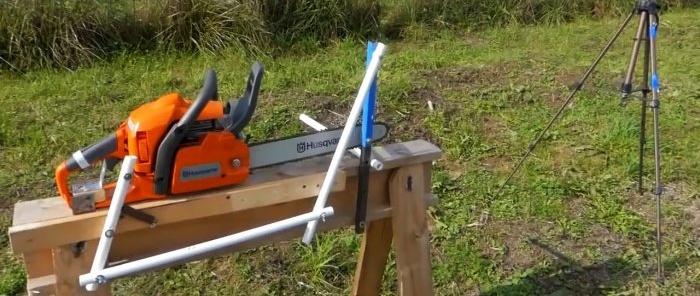 Hoe je een op een kettingzaag gebaseerde machine maakt voor het snel zagen van planken of takken voor brandhout