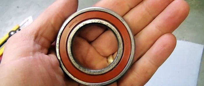 How to lubricate a sealed bearing