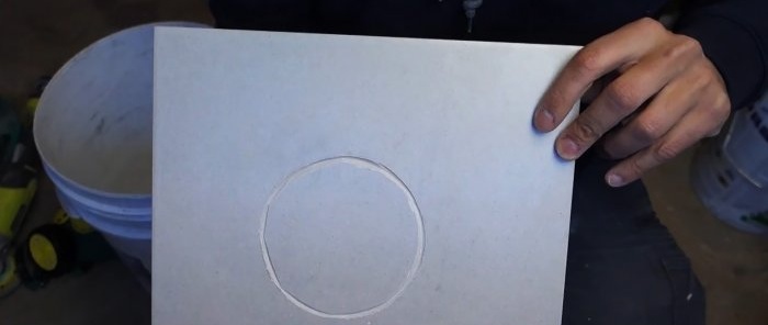 Hvordan skjære et stort og jevnt hull i keramiske fliser med en kvern