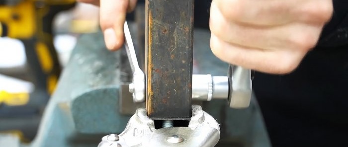 Поуздан демонтажни спој профилне цеви под правим углом без заваривања