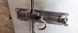Cara membuat selak pintu yang mudah dan boleh dipercayai daripada sisa logam