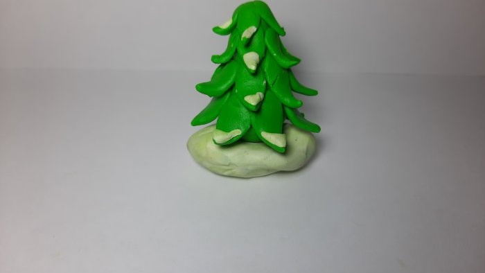 Како направити прелепо божићно дрво од пластелина