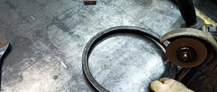 איך להכין מכשיר פשוט מגרוטאות מתכת לכיפוף מהיר של צינור לטבעת