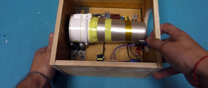 Jak vyrobit automatický fén z rozbitého fénu