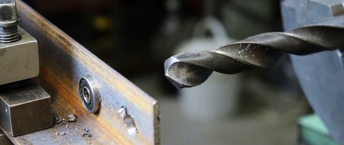 Kendinden kılavuzlu bir vidayla çelik nasıl kesilir