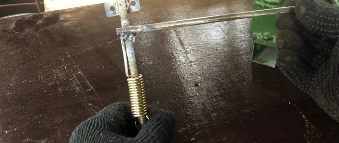How to make a door closer from a spring and a bolt