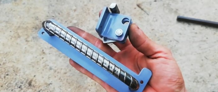 Cum să faci un zăvor de ușă cu auto-închidere cu un mâner din metal rămas