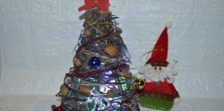 Ako vyrobiť vianočný stromček z konárov