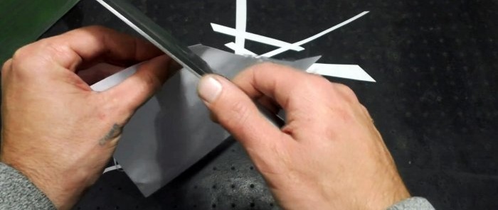 טריק אחד כדי להקל על השחזת סכין לסכין גילוח באמצעות אבן משחזת