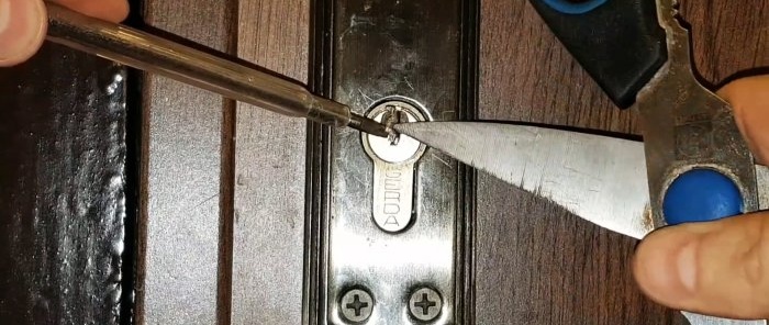 2 måder at fjerne en ødelagt nøgle fra en dørlås