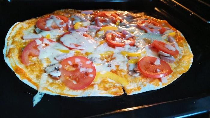 Pripravte si túto pizzu rýchlejšie ako objednanie donášky Bez miesenia cesta na lavash