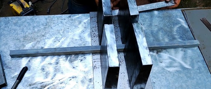 How to make a mold for molding two hollow blocks on cement at once