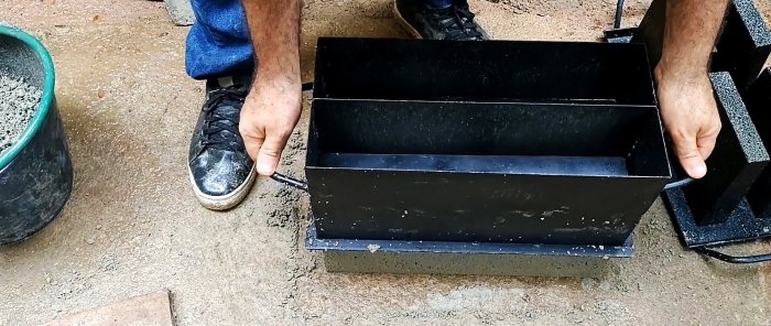 Kako napraviti kalup za oblikovanje dva šuplja bloka na cementu odjednom