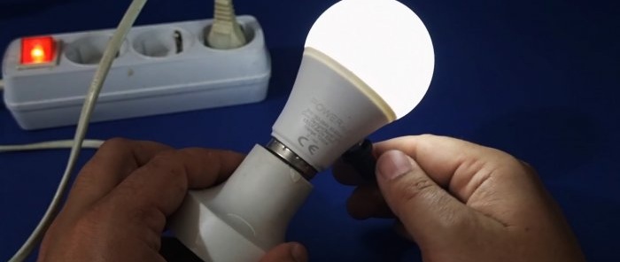 Πώς να φτιάξετε μια λάμπα LED με ρυθμιζόμενα επίπεδα φωτισμού