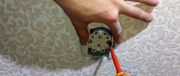 Hvordan skifte ut en stikkontakt hvis ledningene er korte