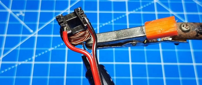 The simplest converter of 4 parts from 1.5 to 220 V