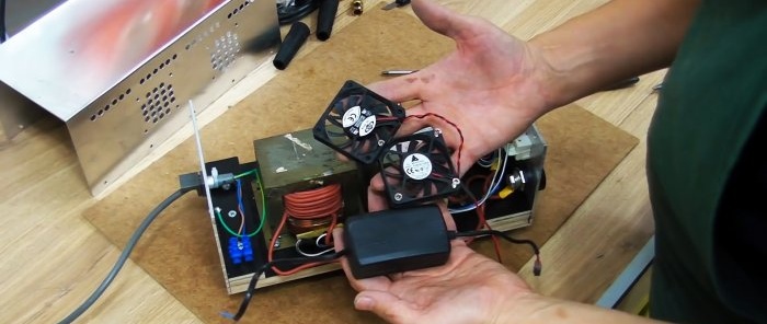 Machine à souder faite maison à partir de transformateurs micro-ondes avec contrôle de courant