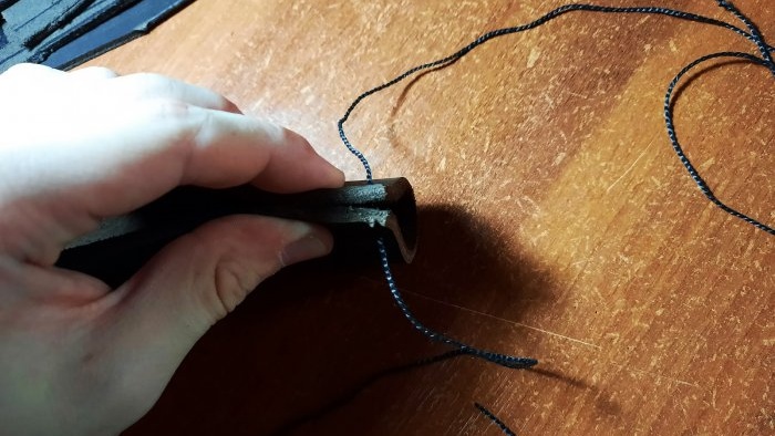 Cómo coser tú mismo una funda de cuero para un cuchillo