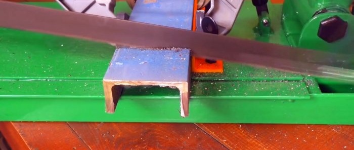 DIY elektromekanisk båndsav baseret på et bilnav
