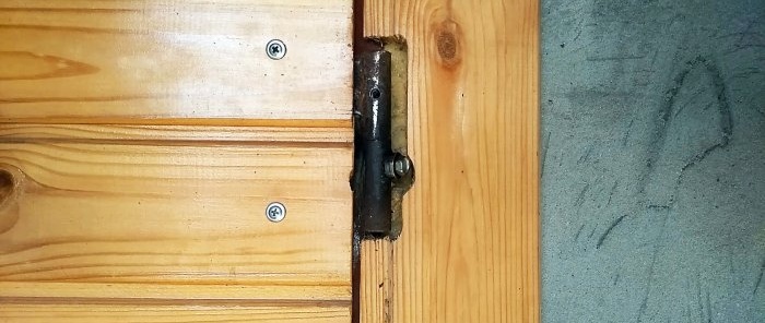 Како модификовати шарку врата и претворити је у гравитациони затварач врата