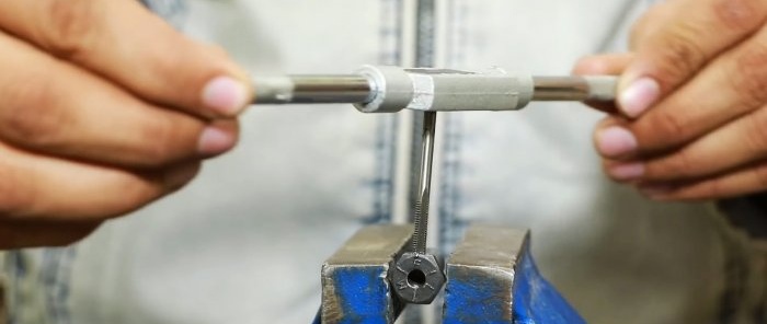 Jak przymocować uchwyt wiertarski do cienkiego wału silnika elektrycznego za pomocą śruby